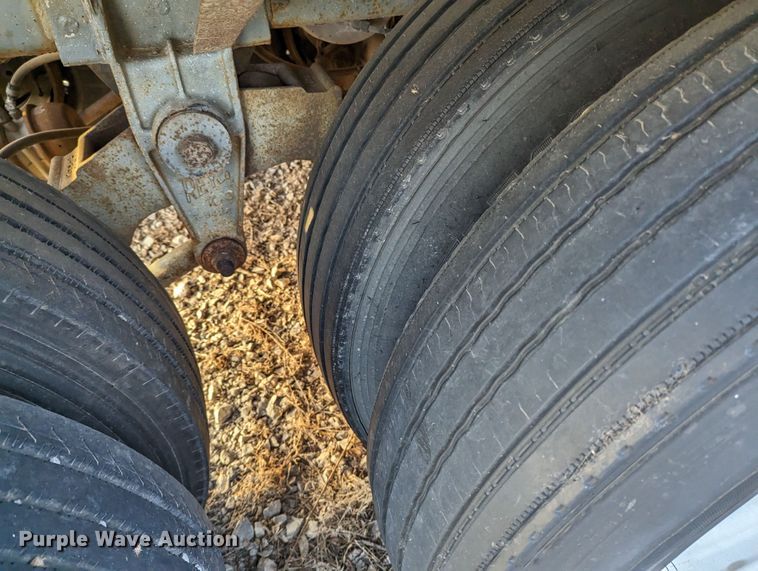 image for item MN9847 1983 Fruehauf TAG-R2-EDT-9250  tank trailer