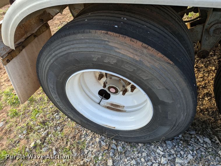 image for item MN9847 1983 Fruehauf TAG-R2-EDT-9250  tank trailer