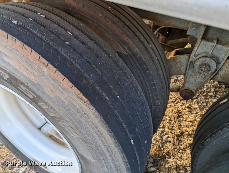 image for item MN9847 1983 Fruehauf TAG-R2-EDT-9250  tank trailer