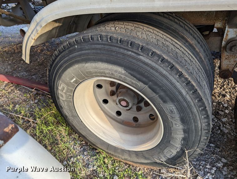 image for item MN9847 1983 Fruehauf TAG-R2-EDT-9250  tank trailer