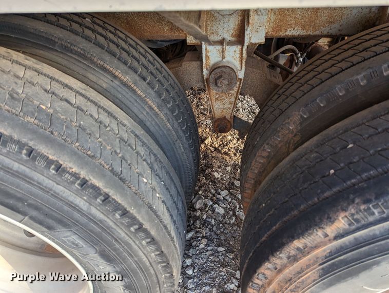 image for item MN9847 1983 Fruehauf TAG-R2-EDT-9250  tank trailer