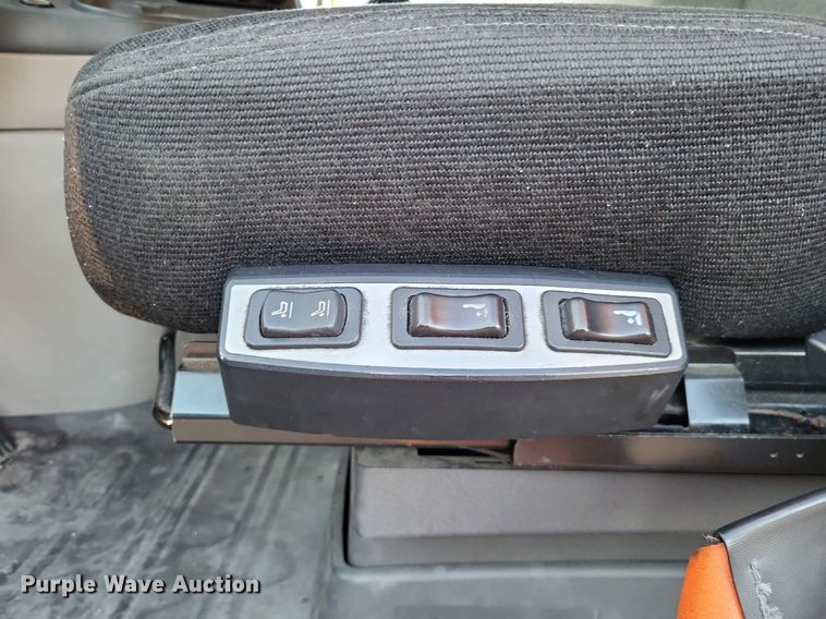 image for item MO9668 2015 Freightliner Cascadia 113  semi truck