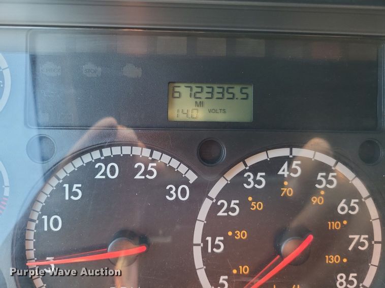 image for item MO9668 2015 Freightliner Cascadia 113  semi truck