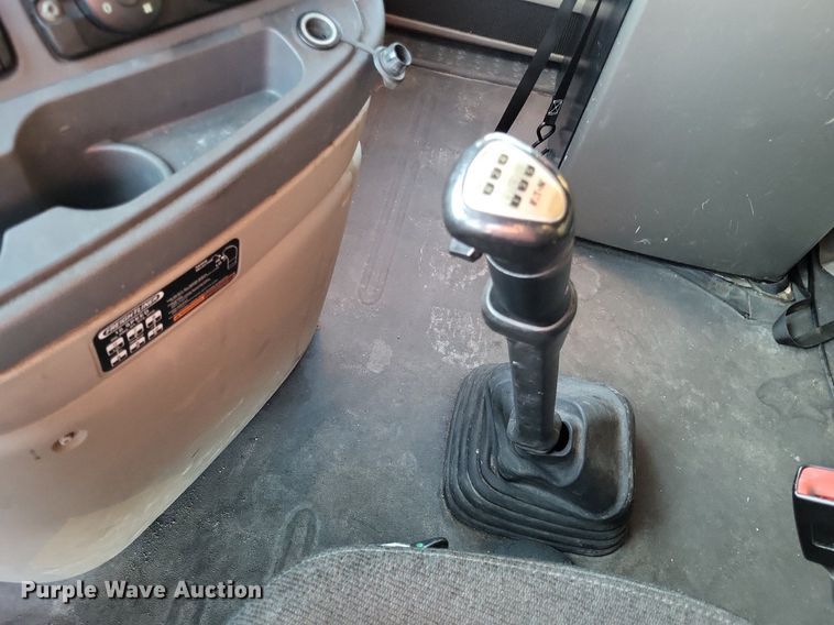 image for item MO9668 2015 Freightliner Cascadia 113  semi truck