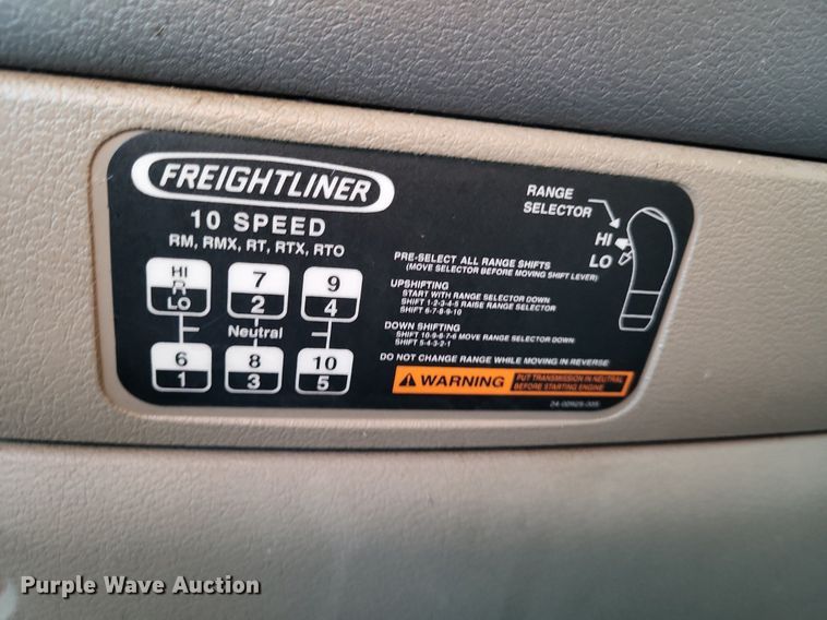 image for item MO9668 2015 Freightliner Cascadia 113  semi truck