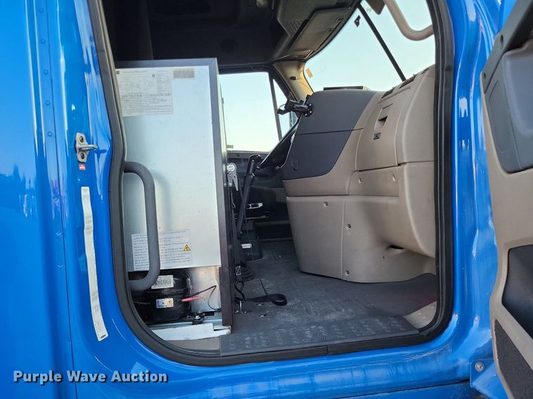 image for item MO9668 2015 Freightliner Cascadia 113  semi truck