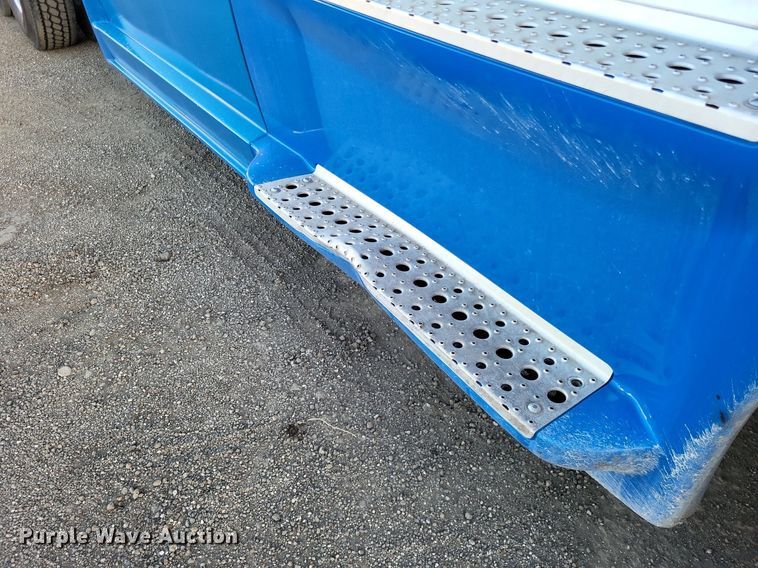 image for item MO9668 2015 Freightliner Cascadia 113  semi truck