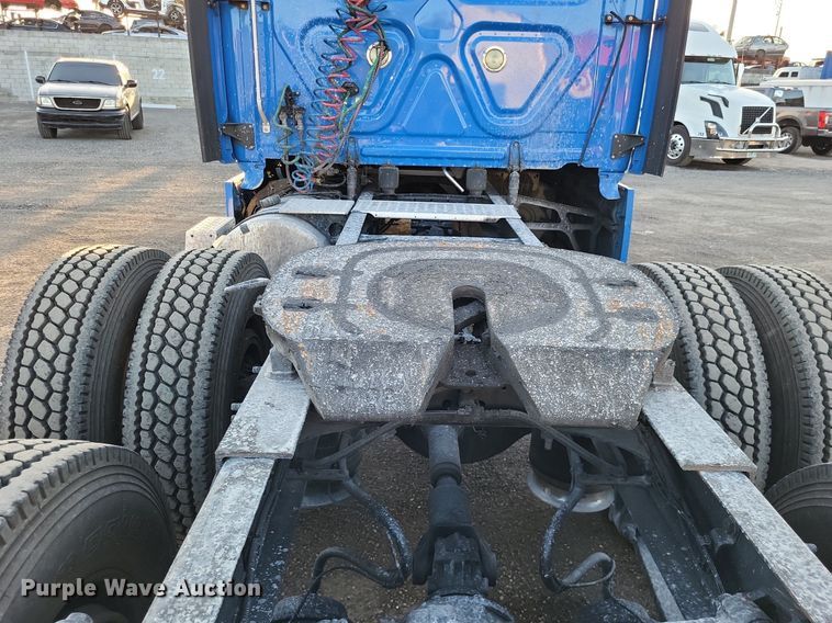 image for item MO9668 2015 Freightliner Cascadia 113  semi truck