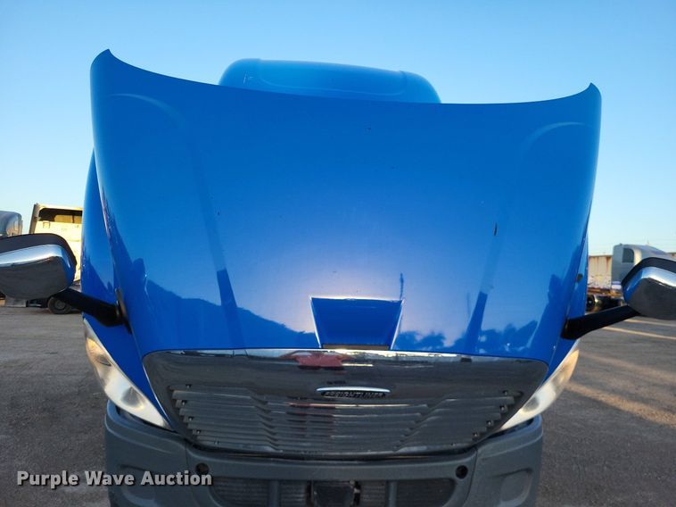 image for item MO9668 2015 Freightliner Cascadia 113  semi truck