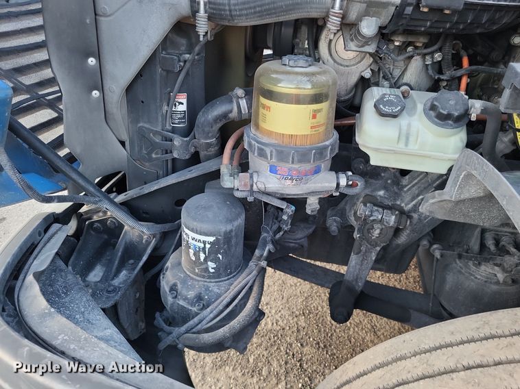 image for item MO9668 2015 Freightliner Cascadia 113  semi truck