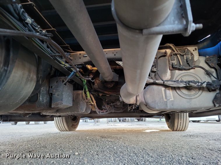 image for item MO9668 2015 Freightliner Cascadia 113  semi truck