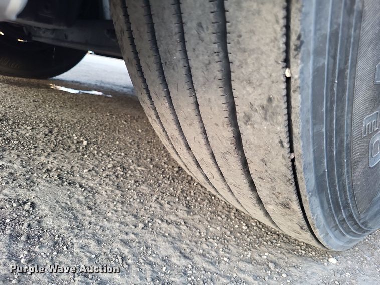 image for item MO9668 2015 Freightliner Cascadia 113  semi truck