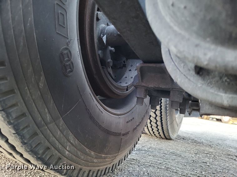 image for item MO9668 2015 Freightliner Cascadia 113  semi truck