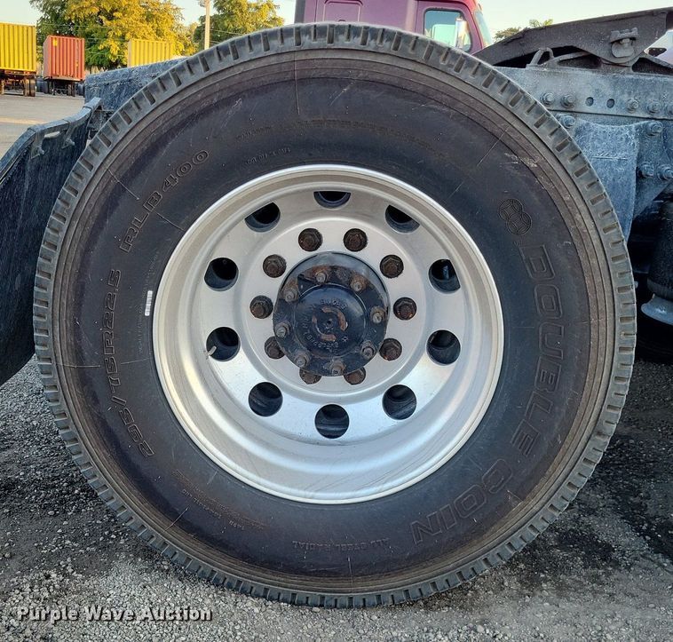 image for item MO9668 2015 Freightliner Cascadia 113  semi truck