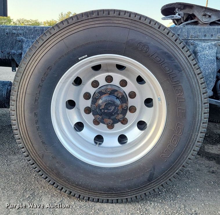 image for item MO9668 2015 Freightliner Cascadia 113  semi truck