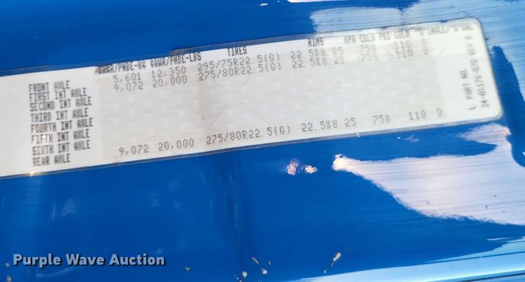 image for item MO9668 2015 Freightliner Cascadia 113  semi truck