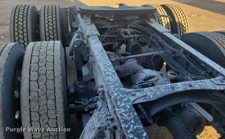 image for item MO9669 2015 Freightliner Cascadia 113  semi truck