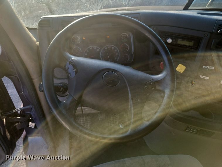 image for item MO9669 2015 Freightliner Cascadia 113  semi truck