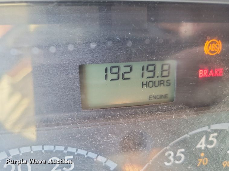 image for item MO9669 2015 Freightliner Cascadia 113  semi truck