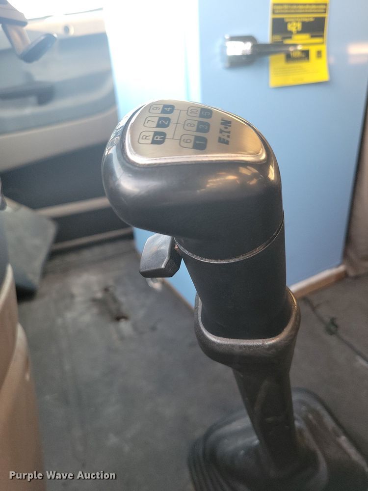 image for item MO9669 2015 Freightliner Cascadia 113  semi truck