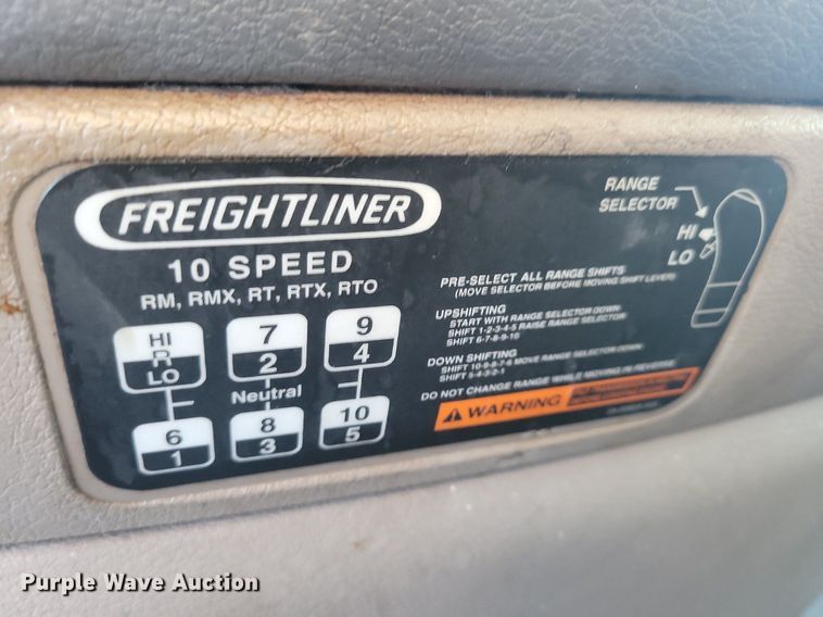 image for item MO9669 2015 Freightliner Cascadia 113  semi truck