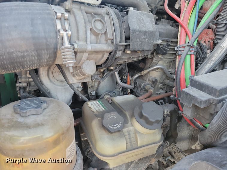 image for item MO9669 2015 Freightliner Cascadia 113  semi truck