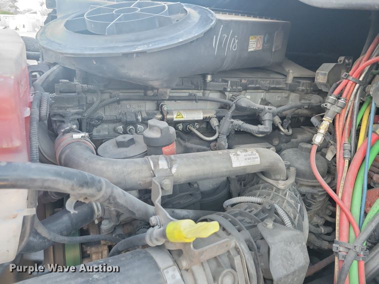 image for item MO9669 2015 Freightliner Cascadia 113  semi truck