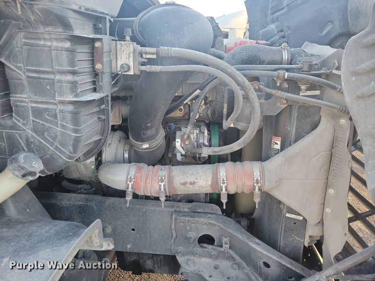 image for item MO9669 2015 Freightliner Cascadia 113  semi truck