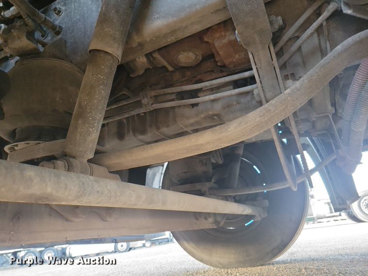 image for item MO9669 2015 Freightliner Cascadia 113  semi truck