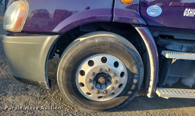 image for item MO9669 2015 Freightliner Cascadia 113  semi truck