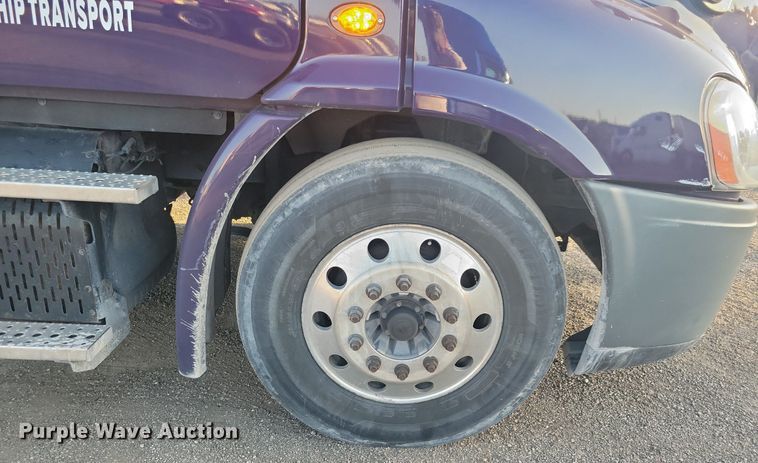 image for item MO9669 2015 Freightliner Cascadia 113  semi truck