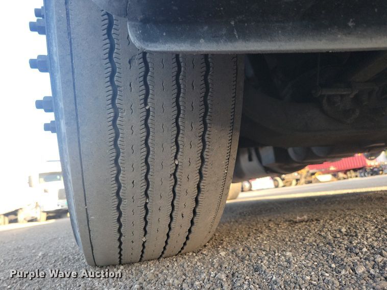 image for item MO9669 2015 Freightliner Cascadia 113  semi truck