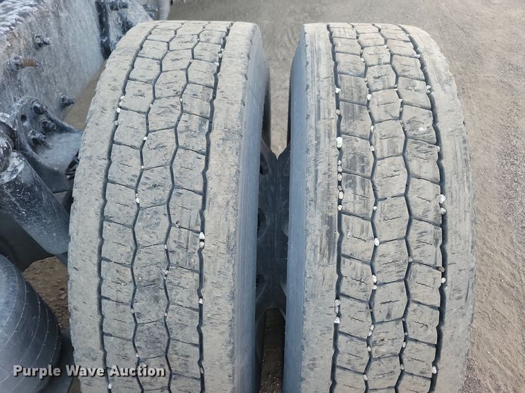 image for item MO9669 2015 Freightliner Cascadia 113  semi truck