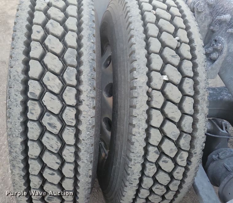 image for item MO9669 2015 Freightliner Cascadia 113  semi truck