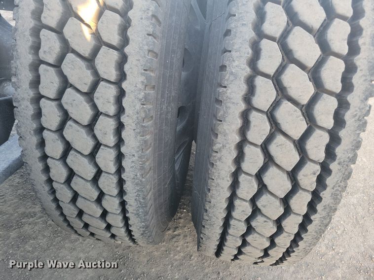 image for item MO9669 2015 Freightliner Cascadia 113  semi truck