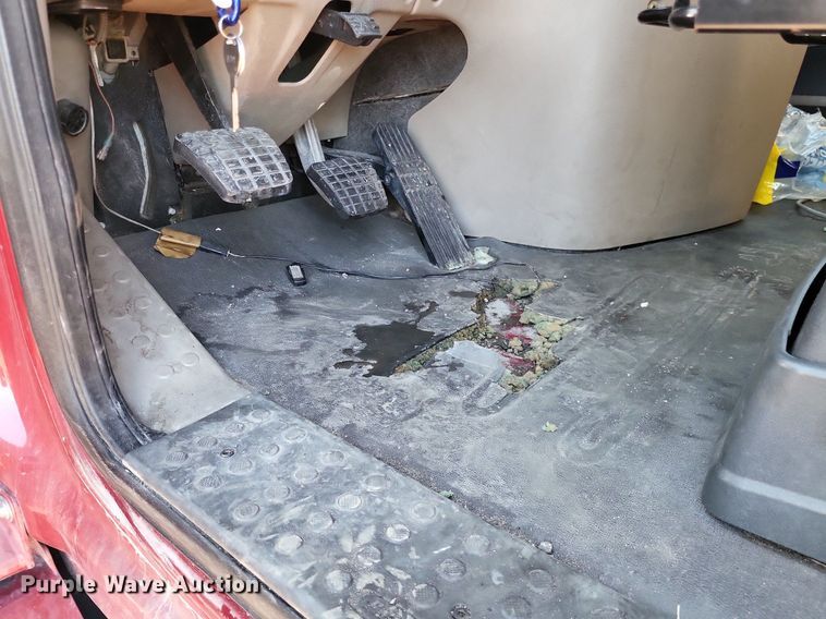 image for item MO9670 2015 Freightliner Cascadia 113  semi truck