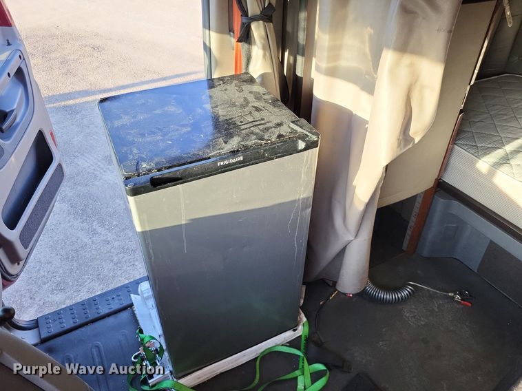 image for item MO9670 2015 Freightliner Cascadia 113  semi truck