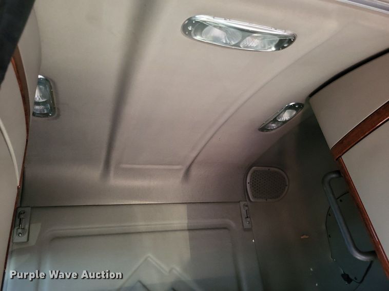 image for item MO9670 2015 Freightliner Cascadia 113  semi truck