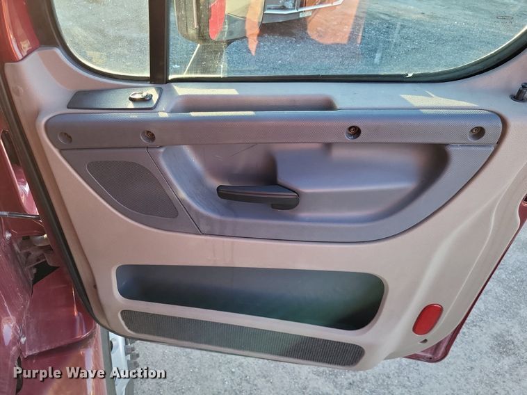 image for item MO9670 2015 Freightliner Cascadia 113  semi truck