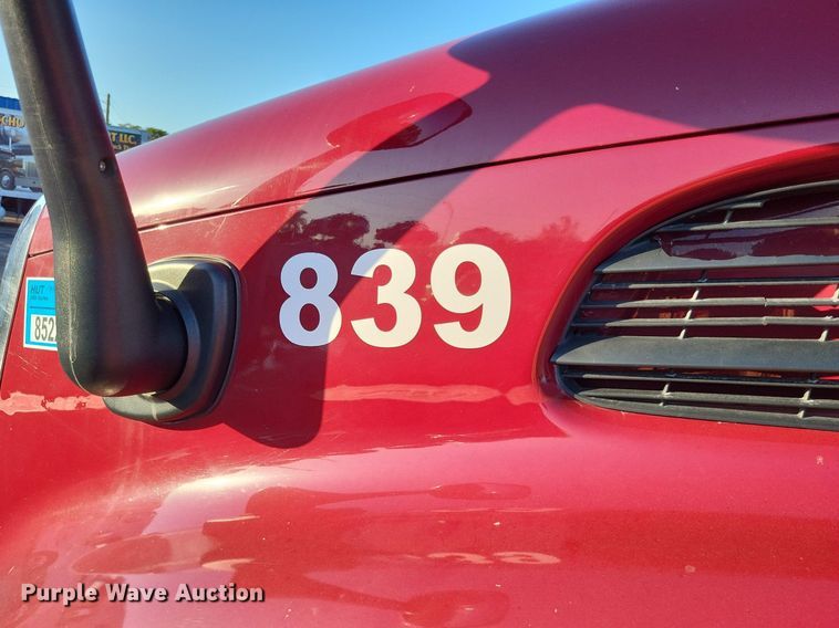 image for item MO9670 2015 Freightliner Cascadia 113  semi truck