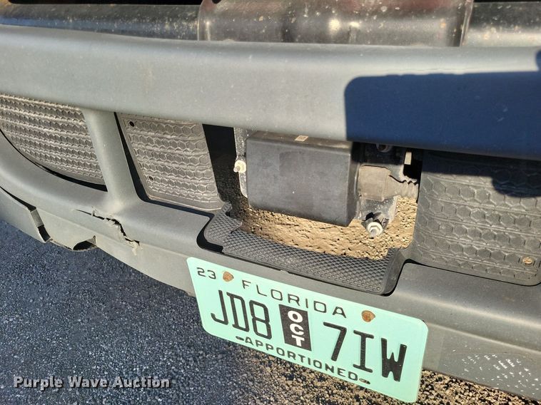 image for item MO9670 2015 Freightliner Cascadia 113  semi truck