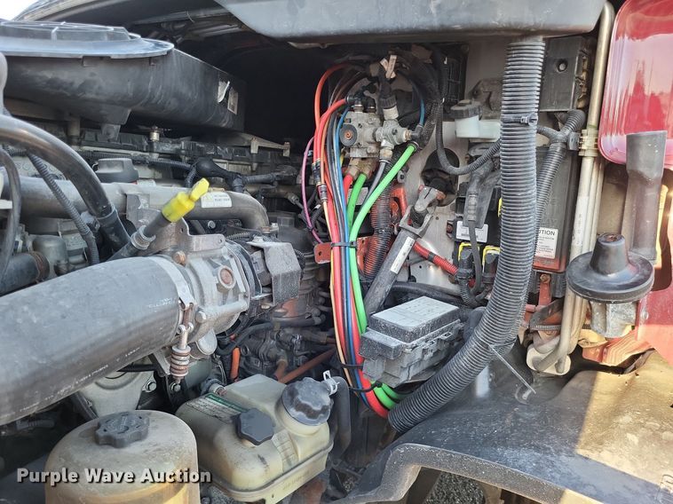 image for item MO9670 2015 Freightliner Cascadia 113  semi truck