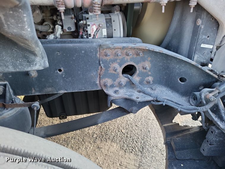 image for item MO9670 2015 Freightliner Cascadia 113  semi truck