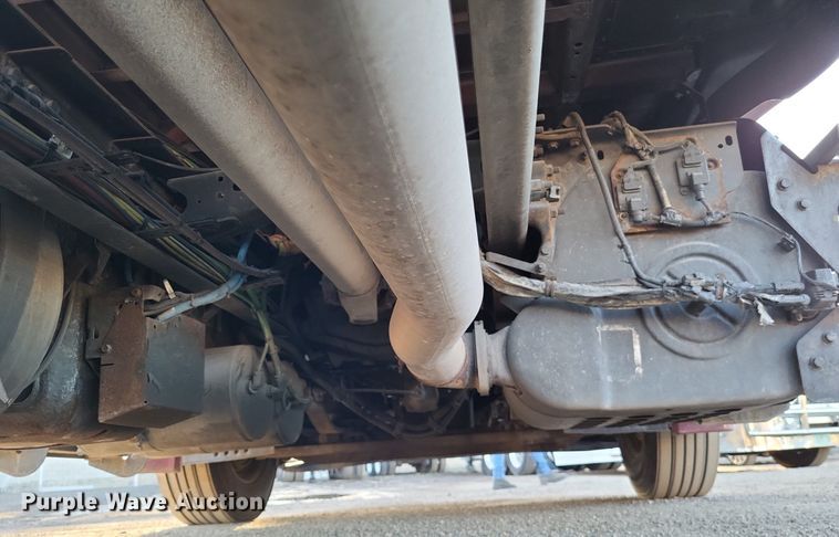 image for item MO9670 2015 Freightliner Cascadia 113  semi truck