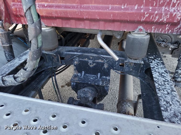 image for item MO9670 2015 Freightliner Cascadia 113  semi truck