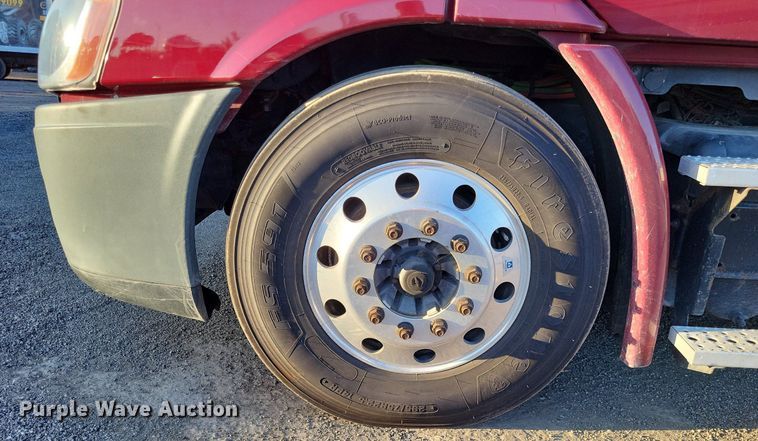 image for item MO9670 2015 Freightliner Cascadia 113  semi truck