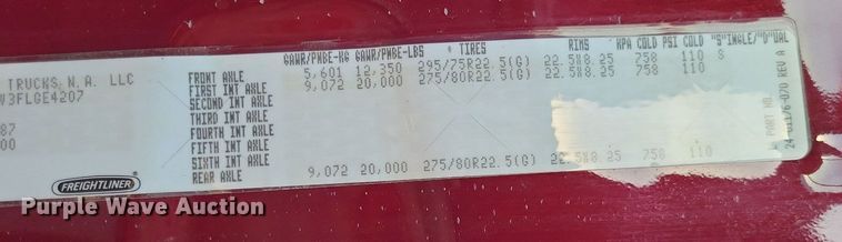 image for item MO9670 2015 Freightliner Cascadia 113  semi truck