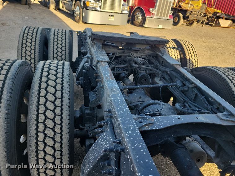 image for item MO9671 2015 Freightliner Cascadia 113  semi truck