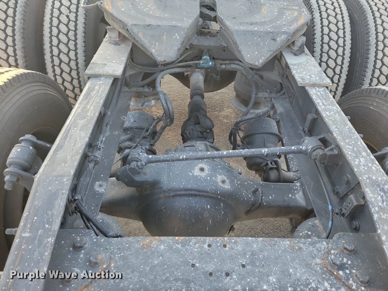 image for item MO9671 2015 Freightliner Cascadia 113  semi truck