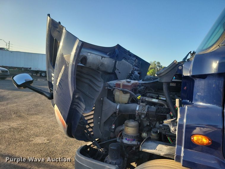 image for item MO9671 2015 Freightliner Cascadia 113  semi truck